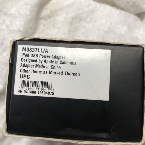 Apple iPod USB Power Adapter 2005 - Picture 3 of 13